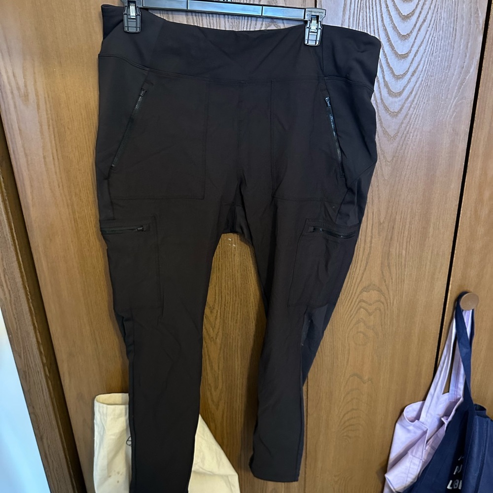 Athleta black headlands tights with zipper pockets